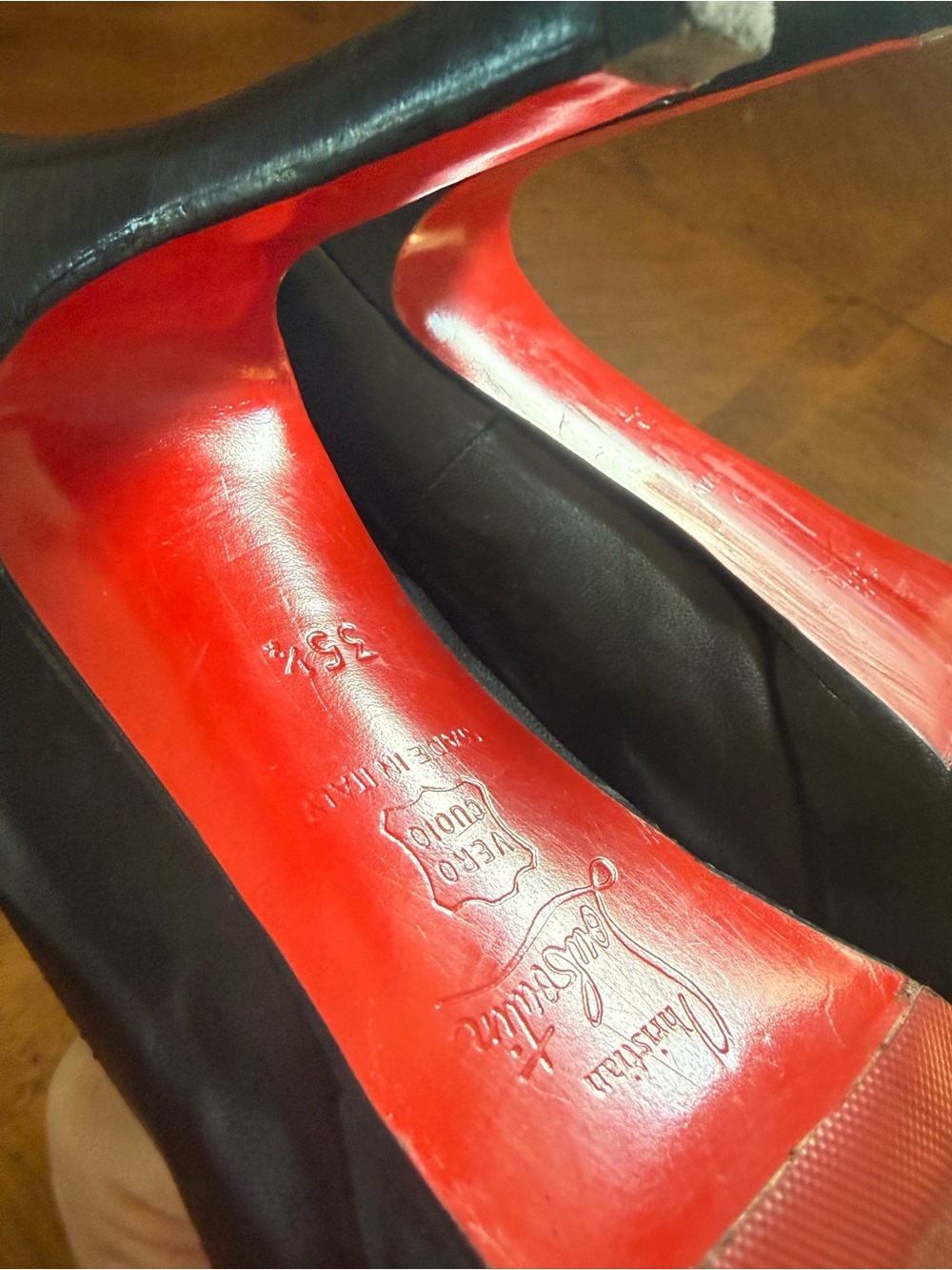 CHRISTIAN LOUBOUTIN Black Leather Red Sole Pumps • EU 35.5
